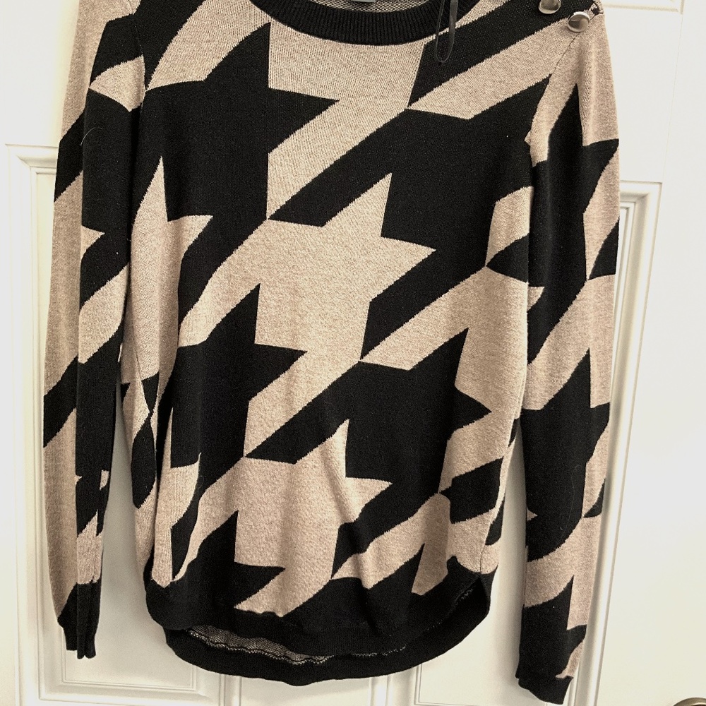 Belle Light sweater black and tan Size Large